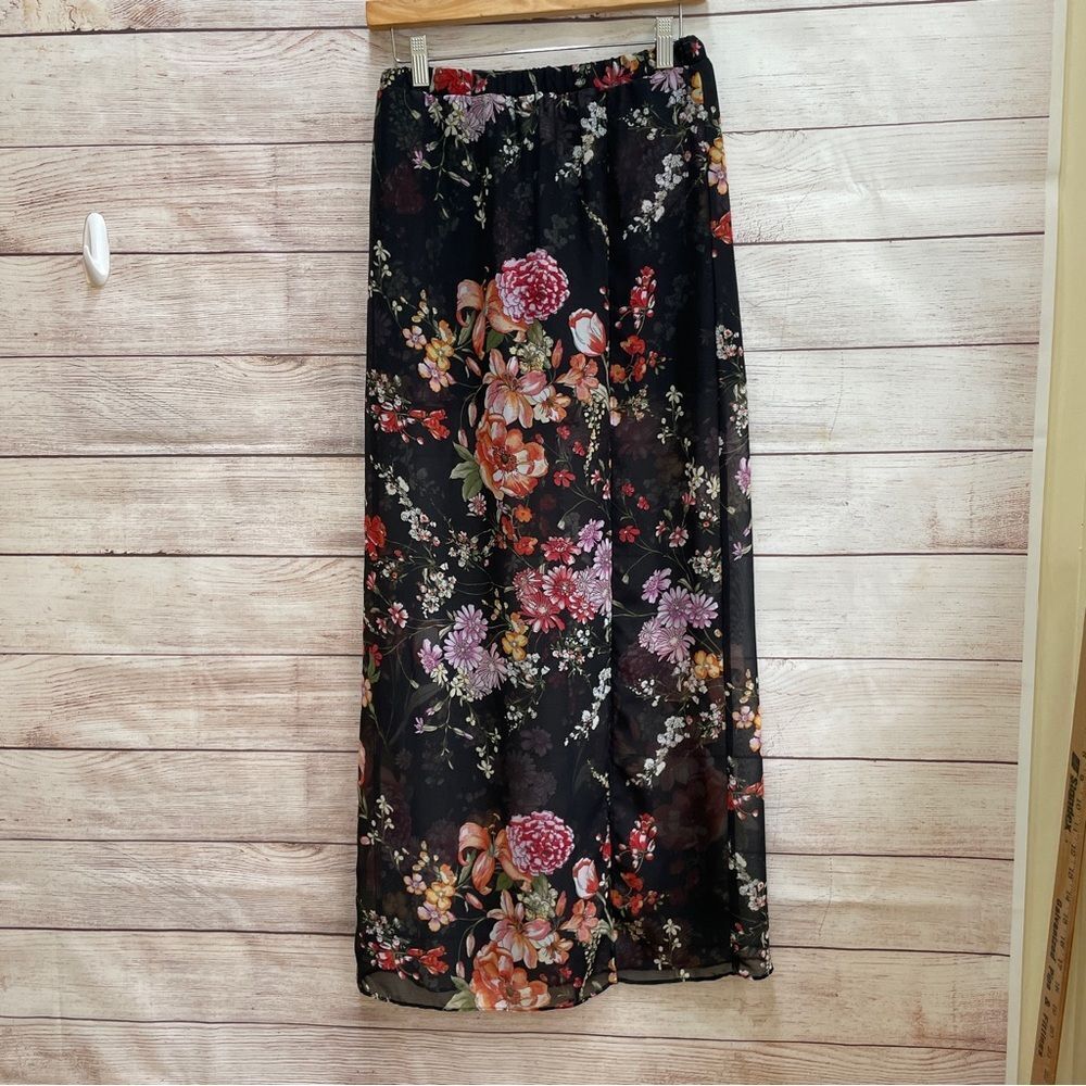 BY AND BY SHORTS WITH SHEER MAXI SKIRT OVERLAY IN BLACK FLORAL‎